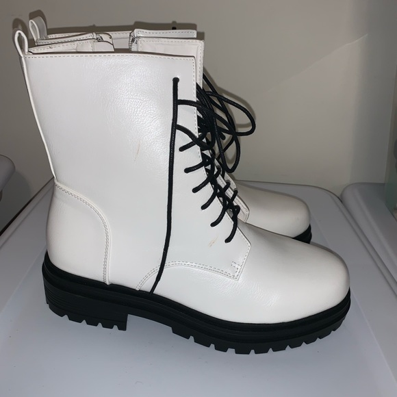 NWOT WEEBOO boots size 8,5 - Picture 5 of 5